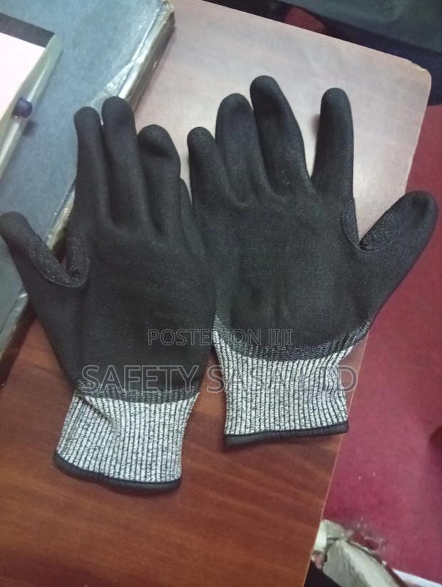 Cut Resistant Gloves /Anti_ Impact - thumbnail 3