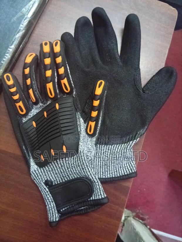 Cut Resistant Gloves /Anti_ Impact - thumbnail 4