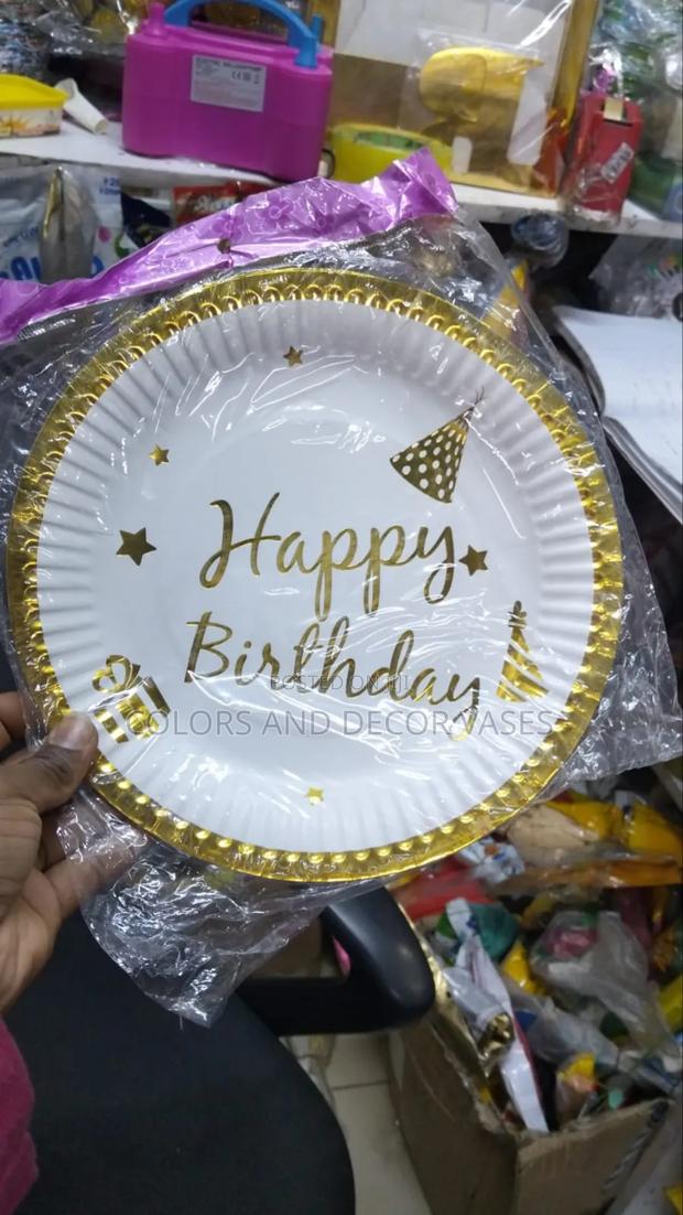 Gold White Paper Plates - main view