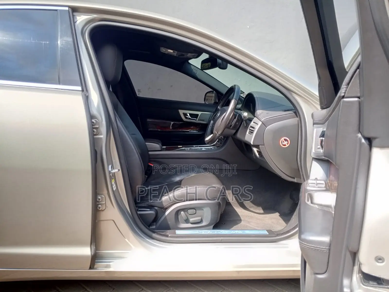 Jaguar XF 2.0L 2013 Beige