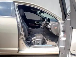 Jaguar XF 2.0L 2013 Beige