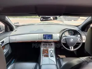 Jaguar XF 2.0L 2013 Beige