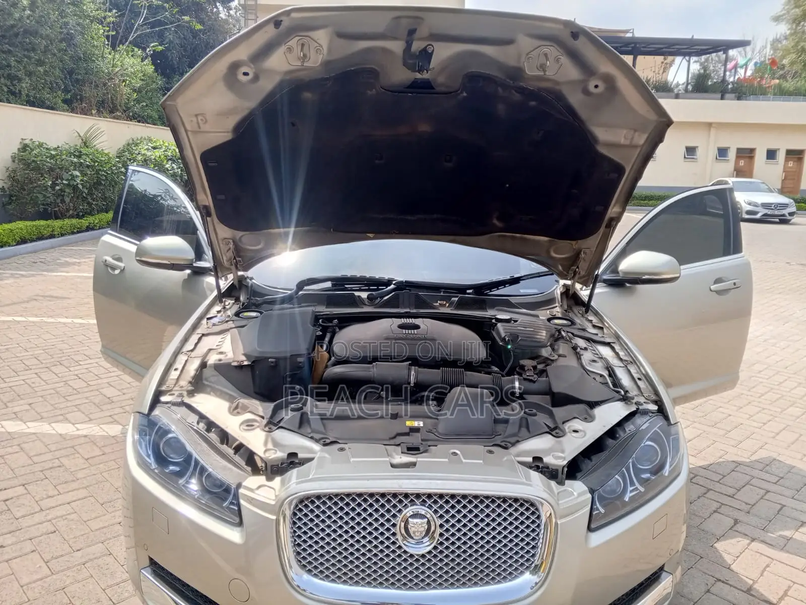 Jaguar XF 2.0L 2013 Beige