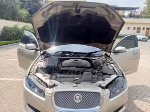 Jaguar XF 2.0L 2013 Beige