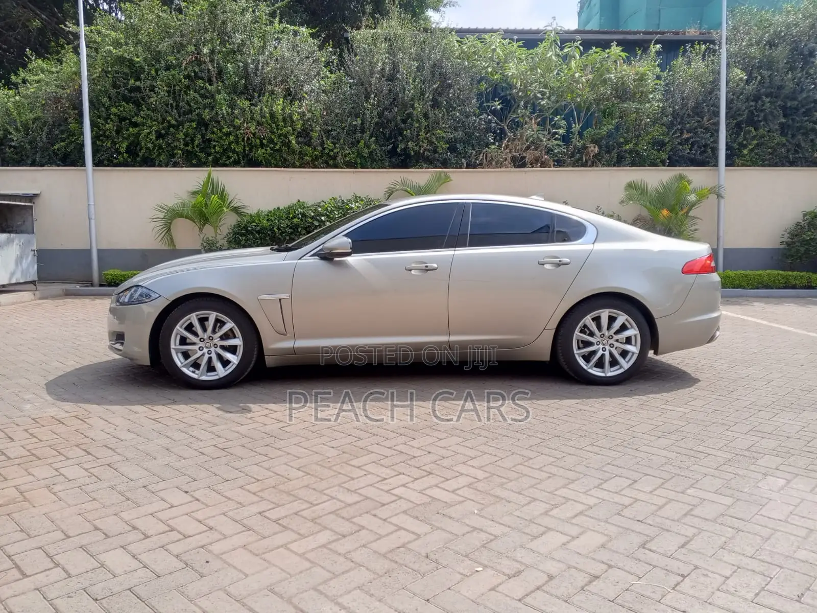 Jaguar XF 2.0L 2013 Beige