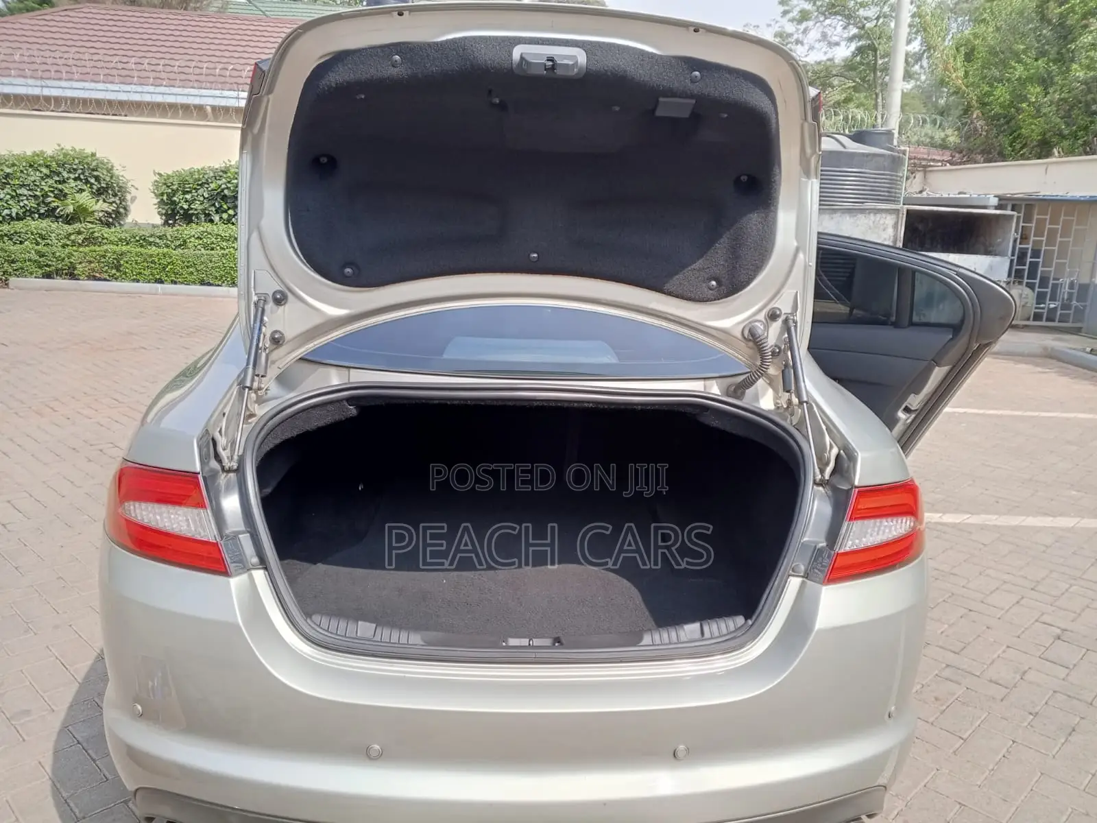 Jaguar XF 2.0L 2013 Beige