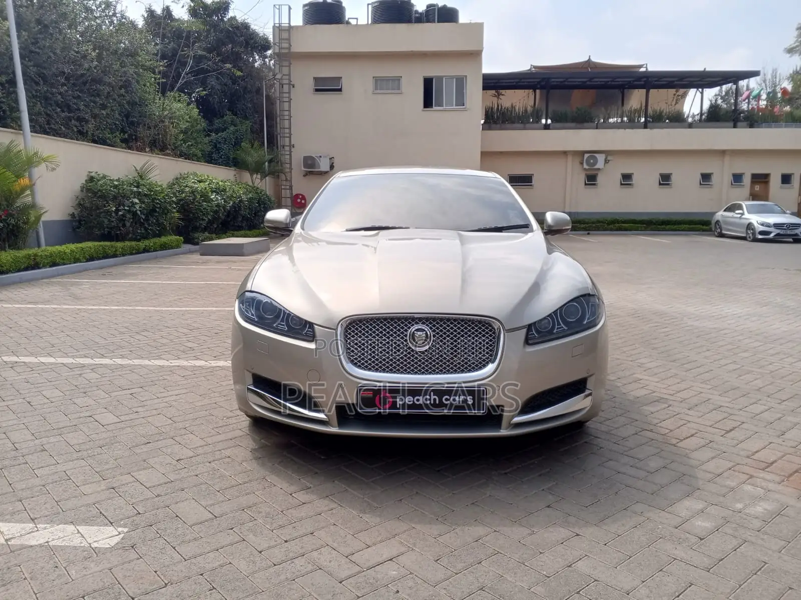 Jaguar XF 2.0L 2013 Beige