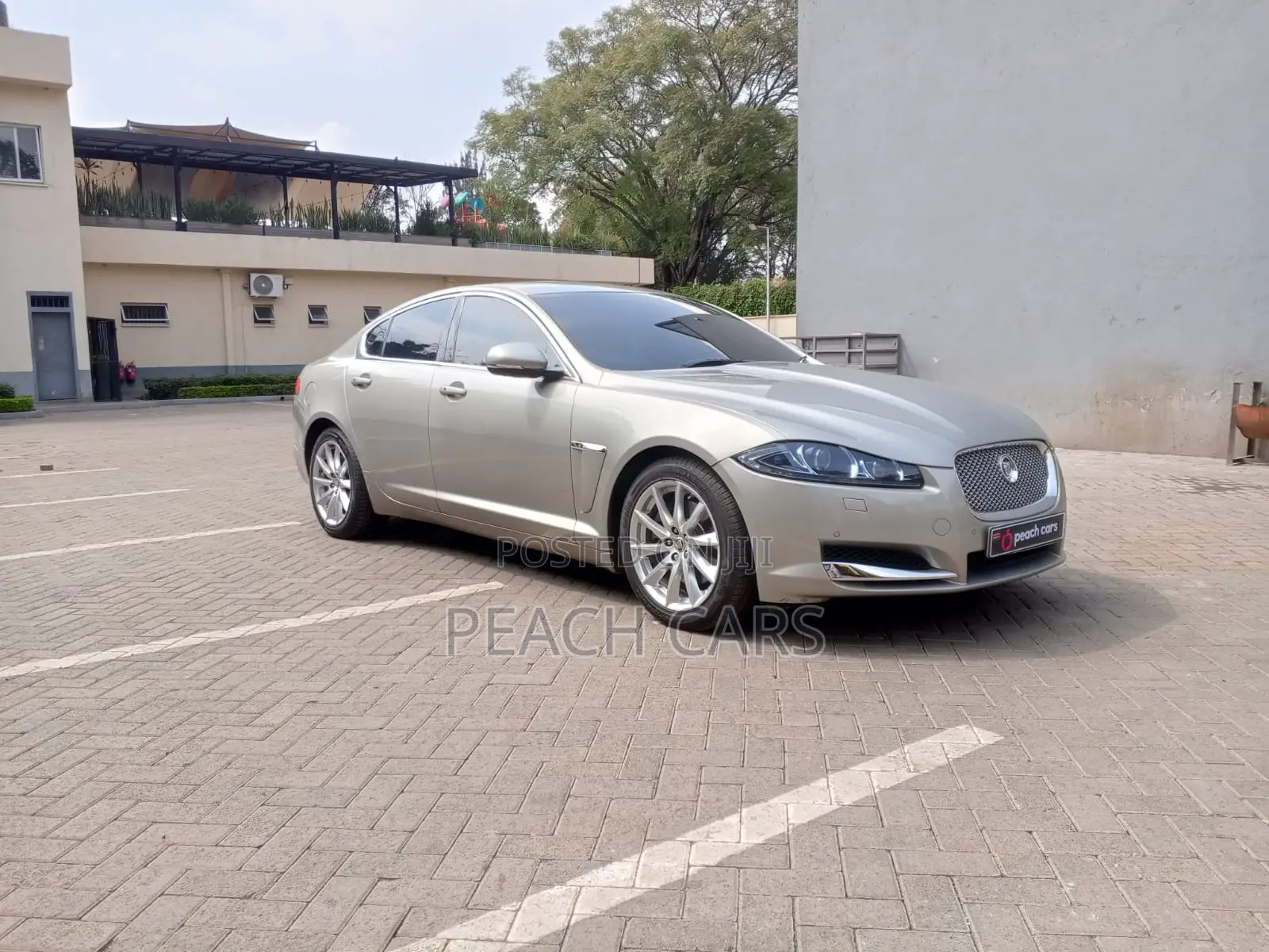 Jaguar XF 2.0L 2013 Beige