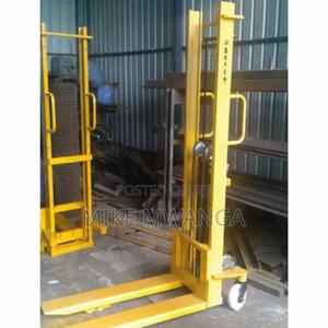 Warehouse Manual Stacker - thumbnail 2