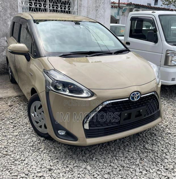 Toyota Sienta 2019 Beige