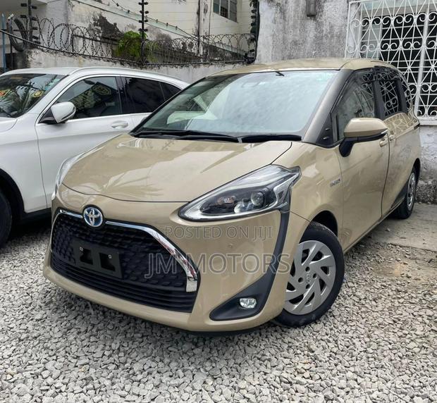 Toyota Sienta 2019 Beige - thumbnail 2