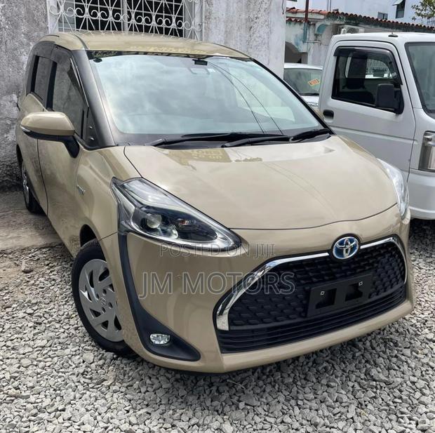 Toyota Sienta 2019 Beige - thumbnail 4