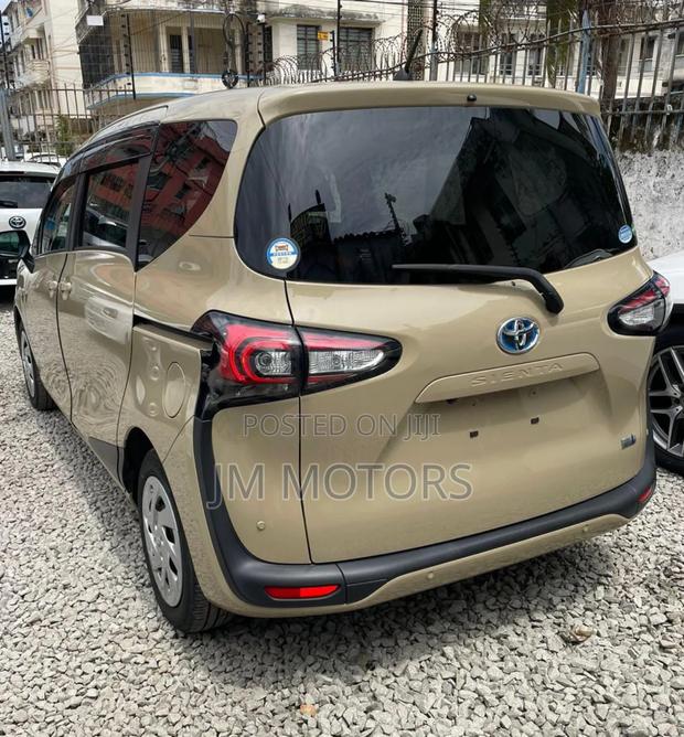 Toyota Sienta 2019 Beige - thumbnail 11