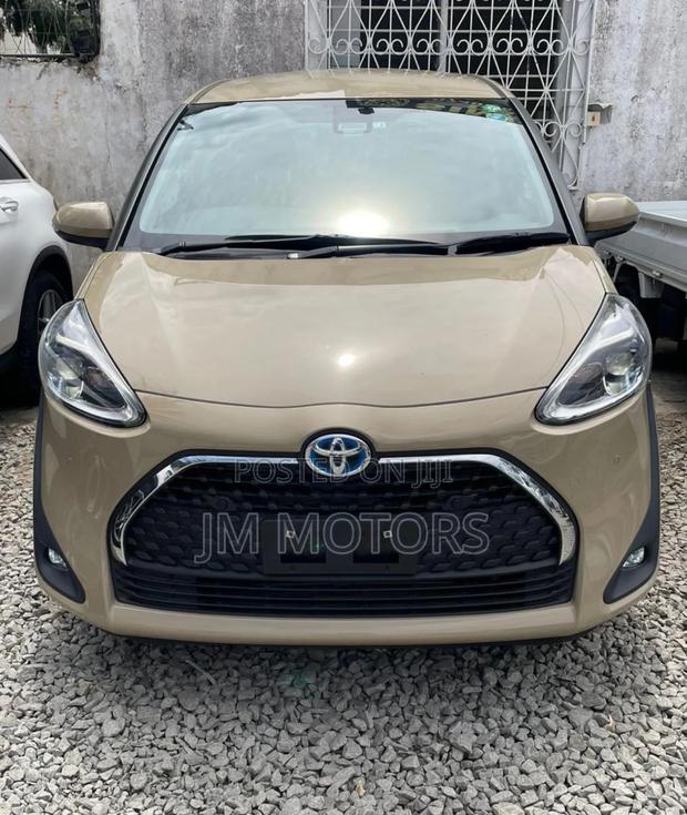 Toyota Sienta 2019 Beige - thumbnail 3