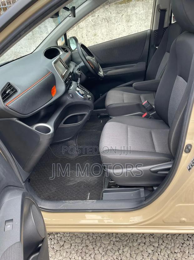 Toyota Sienta 2019 Beige - thumbnail 5