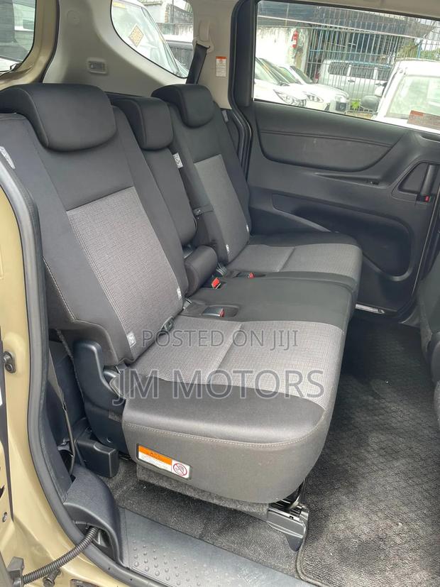 Toyota Sienta 2019 Beige - thumbnail 7