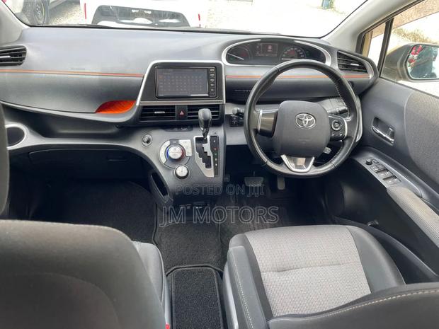 Toyota Sienta 2019 Beige - thumbnail 9