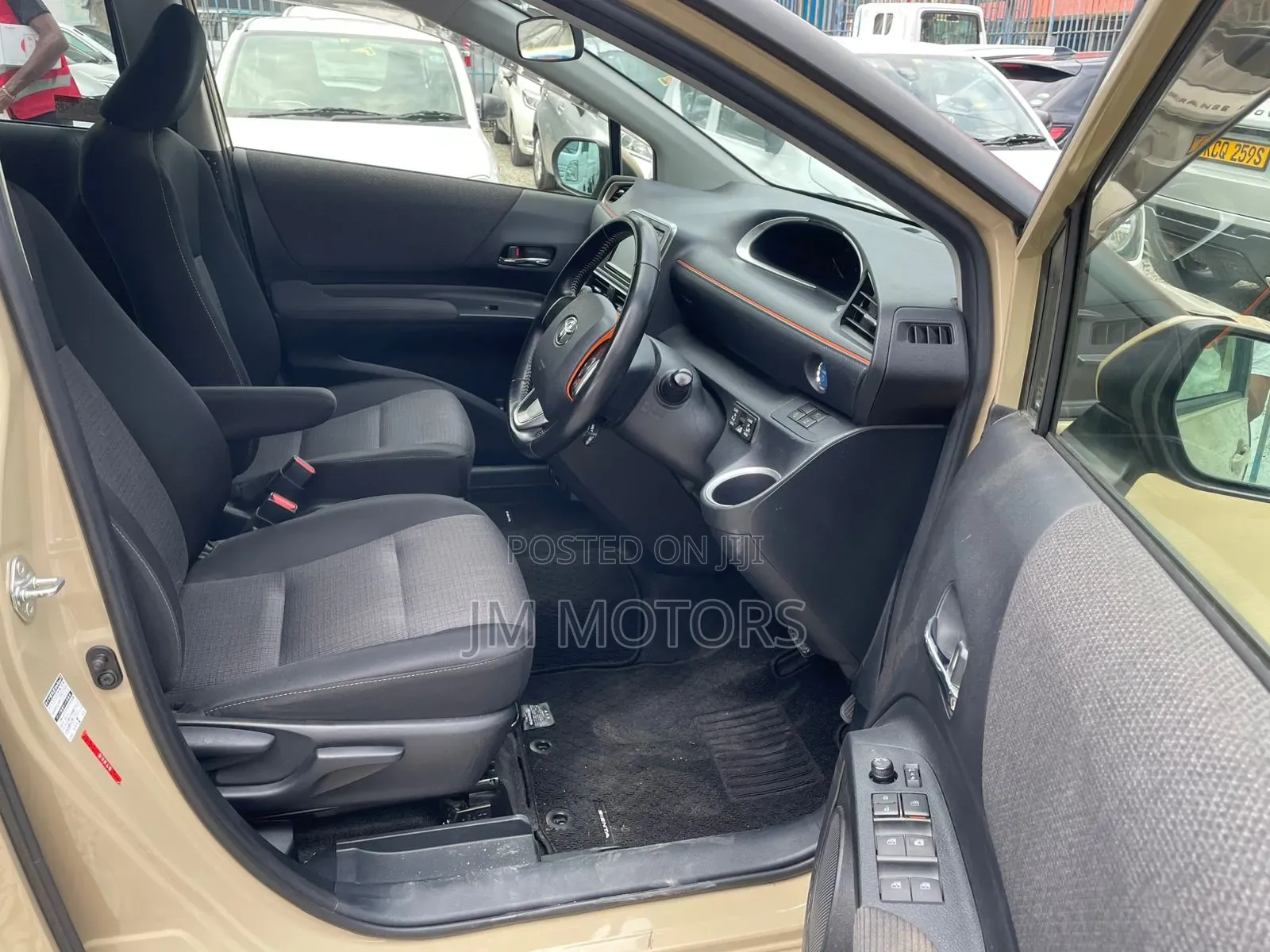 Toyota Sienta 2019 Beige