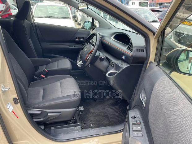 Toyota Sienta 2019 Beige - thumbnail 10