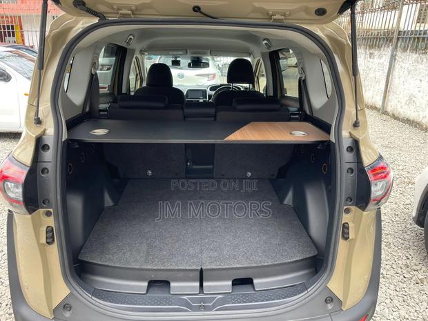 Toyota Sienta 2019 Beige - thumbnail 14