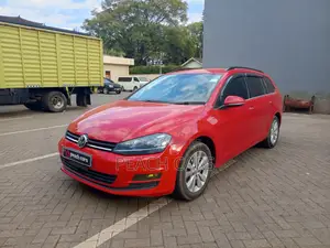 Volkswagen Golf 2.5L PZEV 4dr Hatchback (2.5L 5cyl 6A) 2014 Red