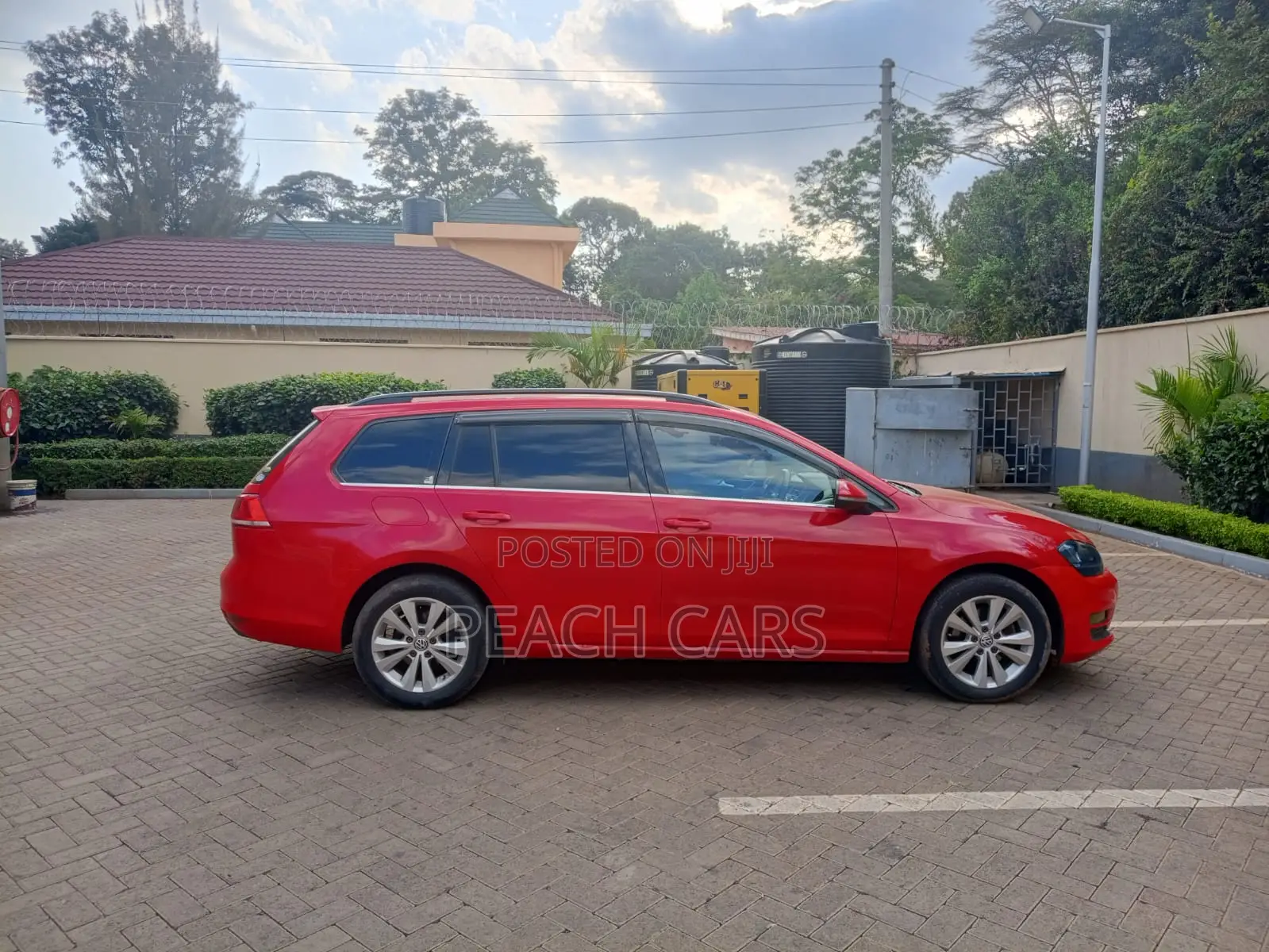Volkswagen Golf 2.5L PZEV 4dr Hatchback (2.5L 5cyl 6A) 2014 Red