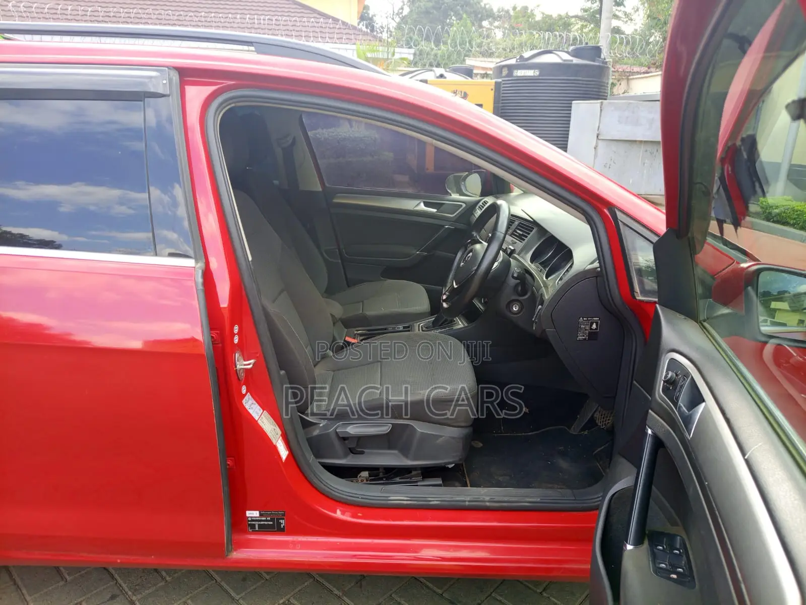 Volkswagen Golf 2.5L PZEV 4dr Hatchback (2.5L 5cyl 6A) 2014 Red
