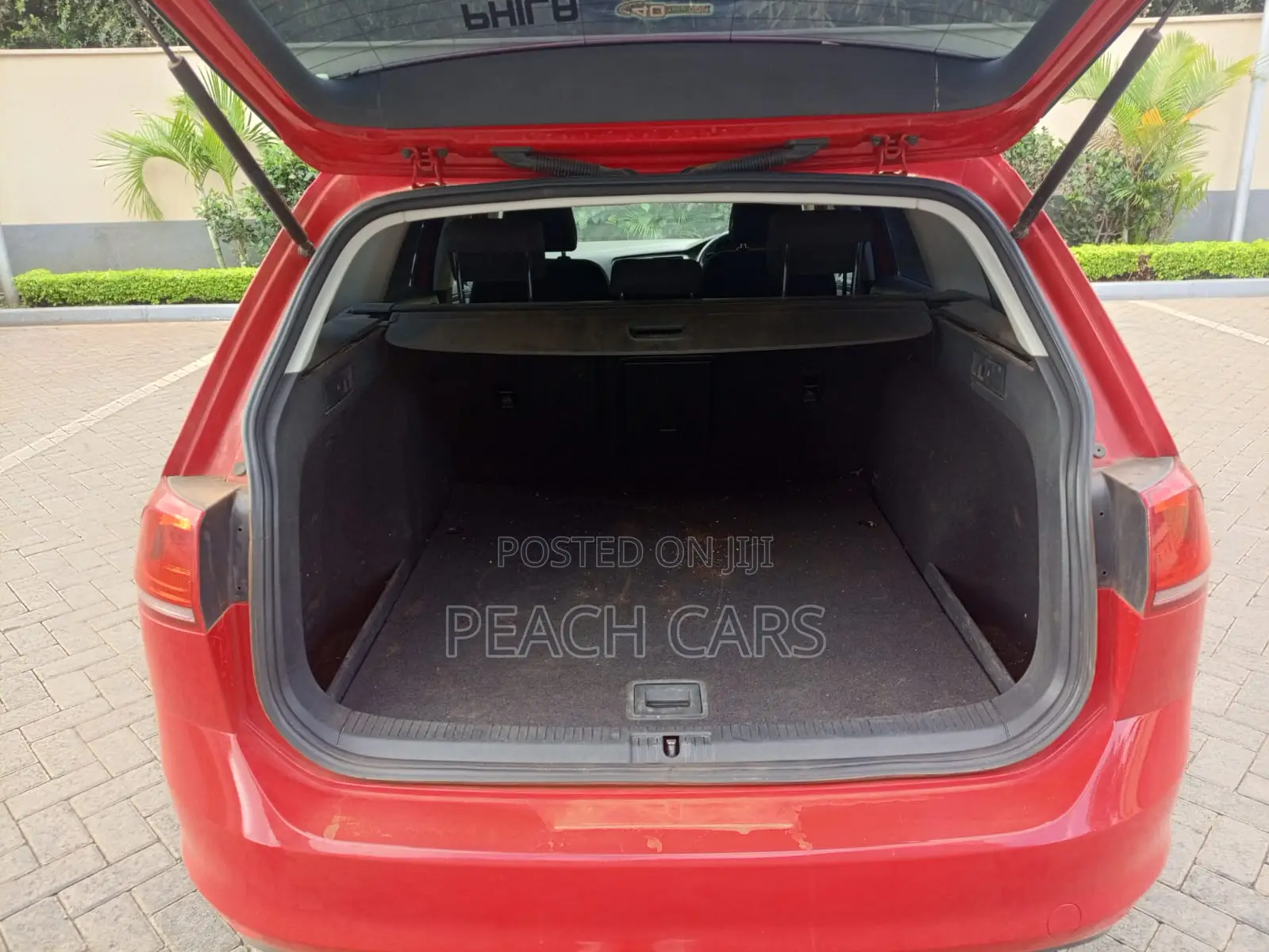 Volkswagen Golf 2.5L PZEV 4dr Hatchback (2.5L 5cyl 6A) 2014 Red