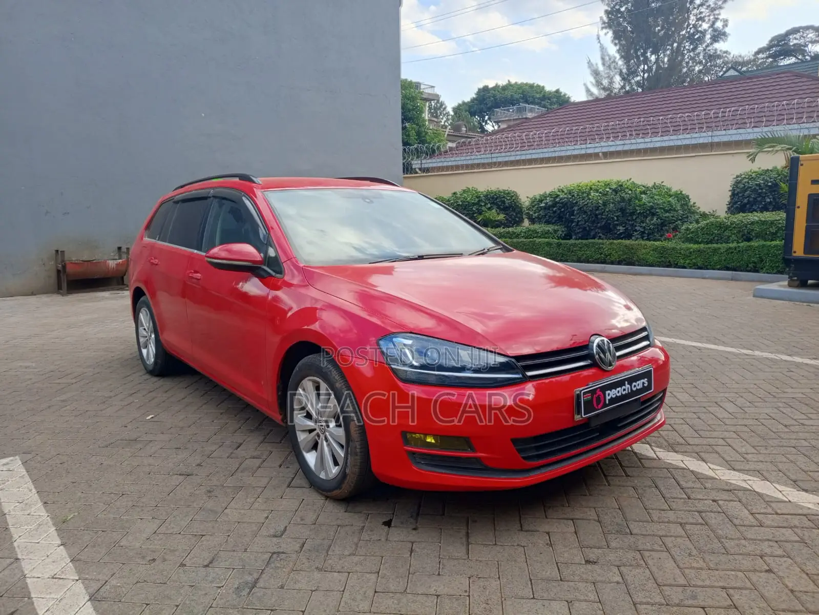 Volkswagen Golf 2.5L PZEV 4dr Hatchback (2.5L 5cyl 6A) 2014 Red