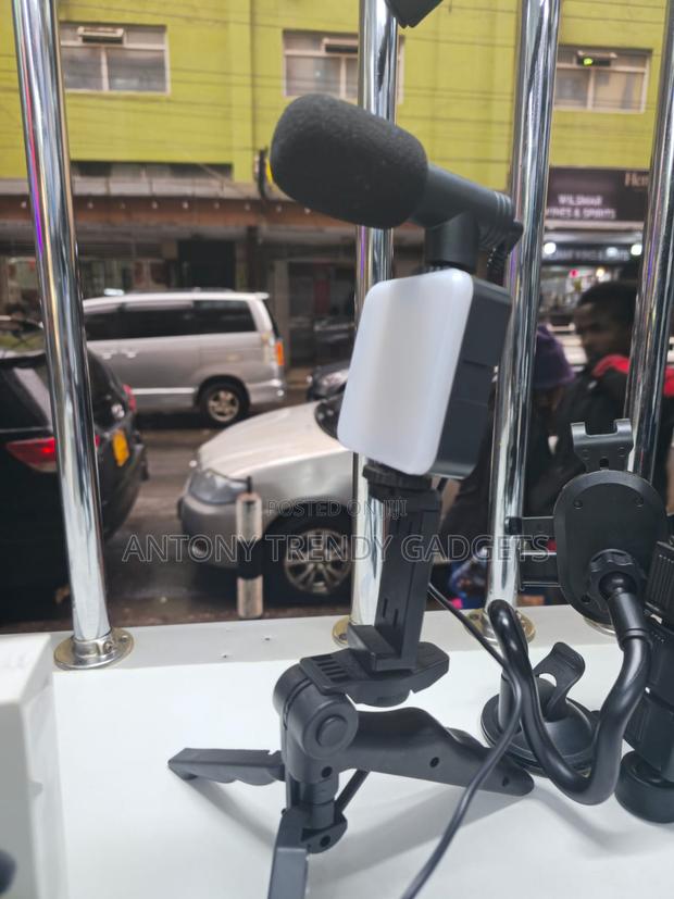 Portable Vlogging Kit – Led Light + Mic + Handheld Tripod - main view