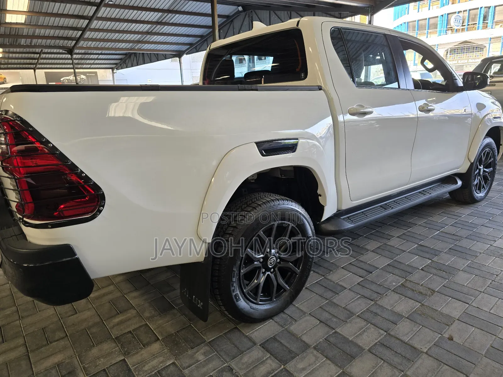 Toyota Hilux 2024 White