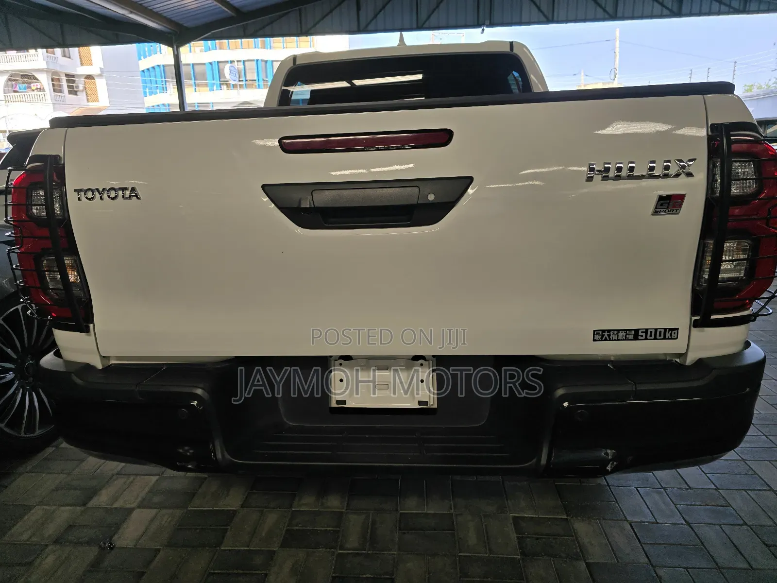 Toyota Hilux 2024 White