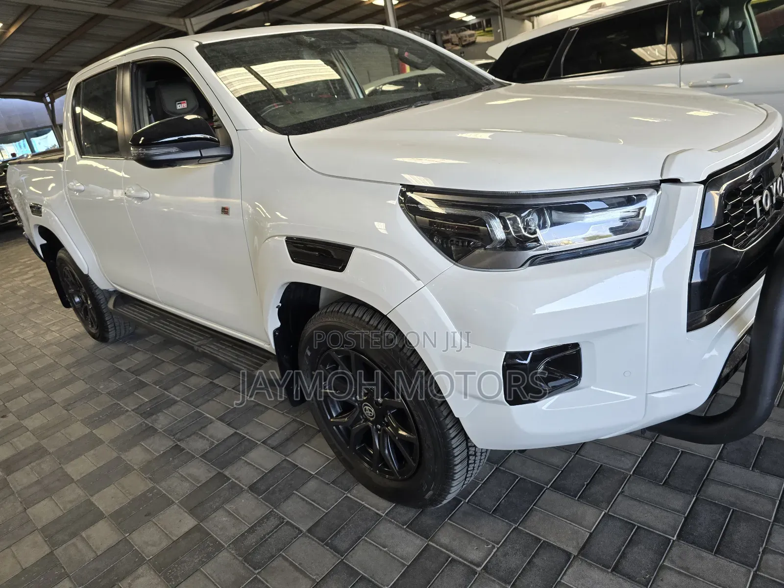 Toyota Hilux 2024 White