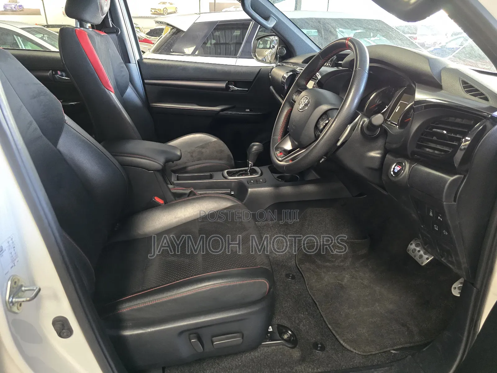 Toyota Hilux 2024 White