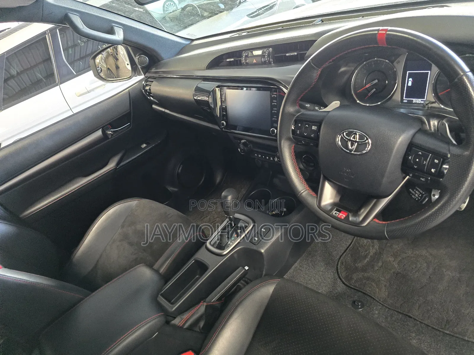 Toyota Hilux 2024 White
