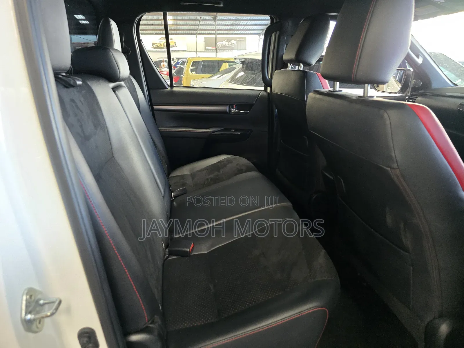 Toyota Hilux 2024 White