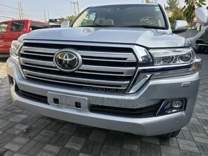 Toyota Land Cruiser 2018 Silver
