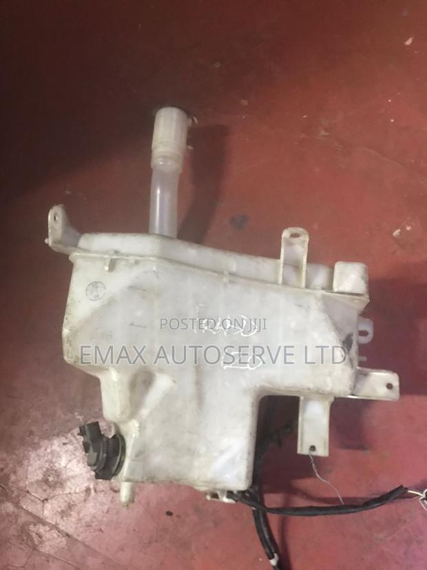 Prado 120 Washer Bottle Complete 2 Motors - thumbnail 2