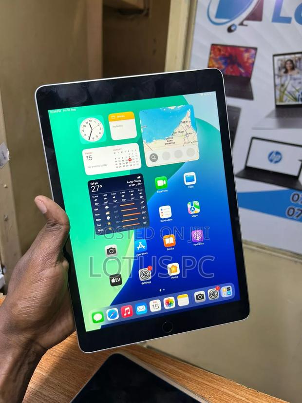 Apple iPad 10.2 (2021) 256 GB Silver - main view