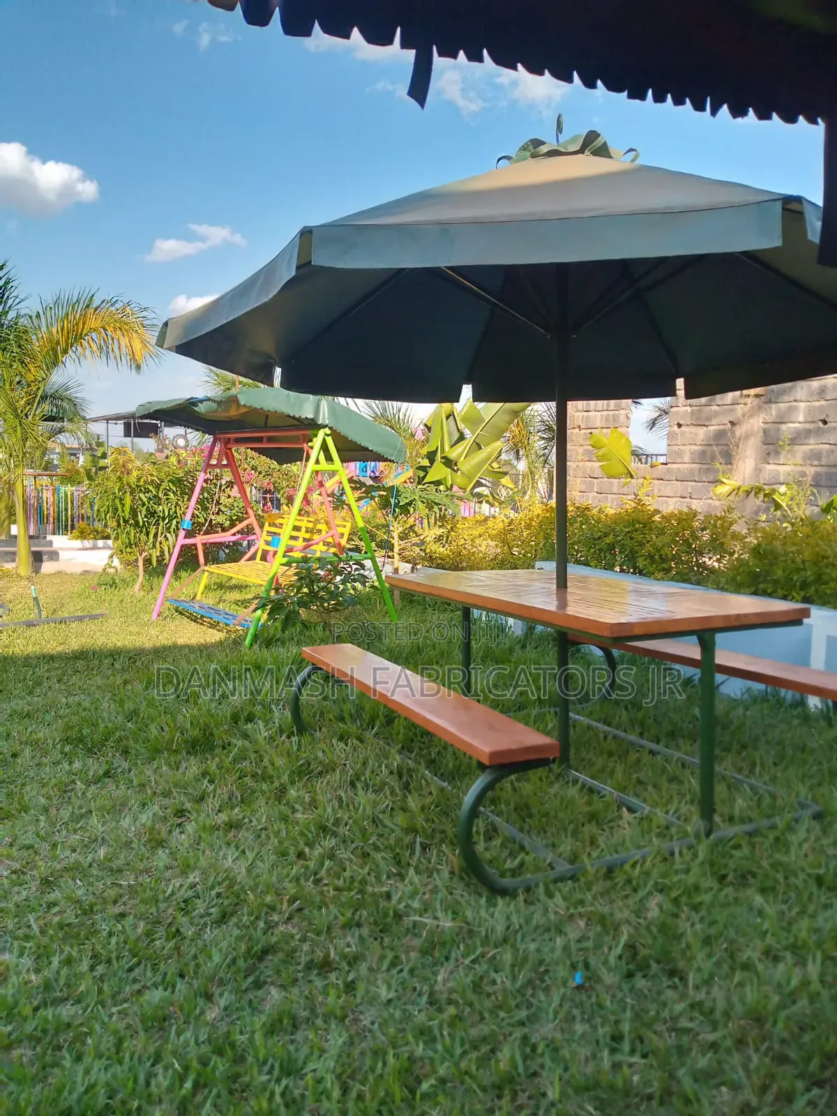 Outdoor Garden Table With Umbrella