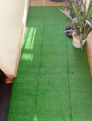 Short Grass 10mm Artificial Green Balcony Grass Carpets Installation