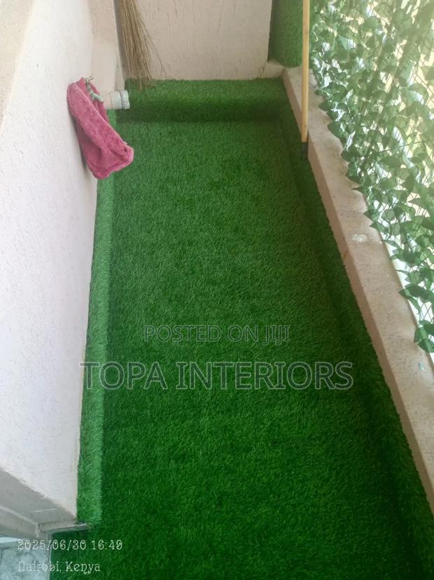 Green Balcony Flooring Artificial Green Grass Carpets Installation