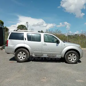 Nissan Pathfinder LE 4x4 2005 Silver
