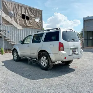 Nissan Pathfinder LE 4x4 2005 Silver