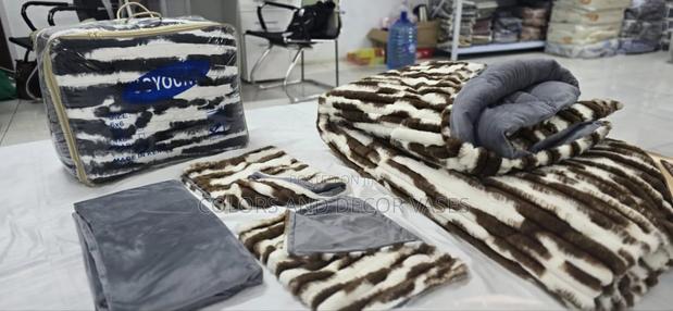 Luxury Fur Duvet With 1 Bedsheet And 2 Pillow Cases. Size 6*7