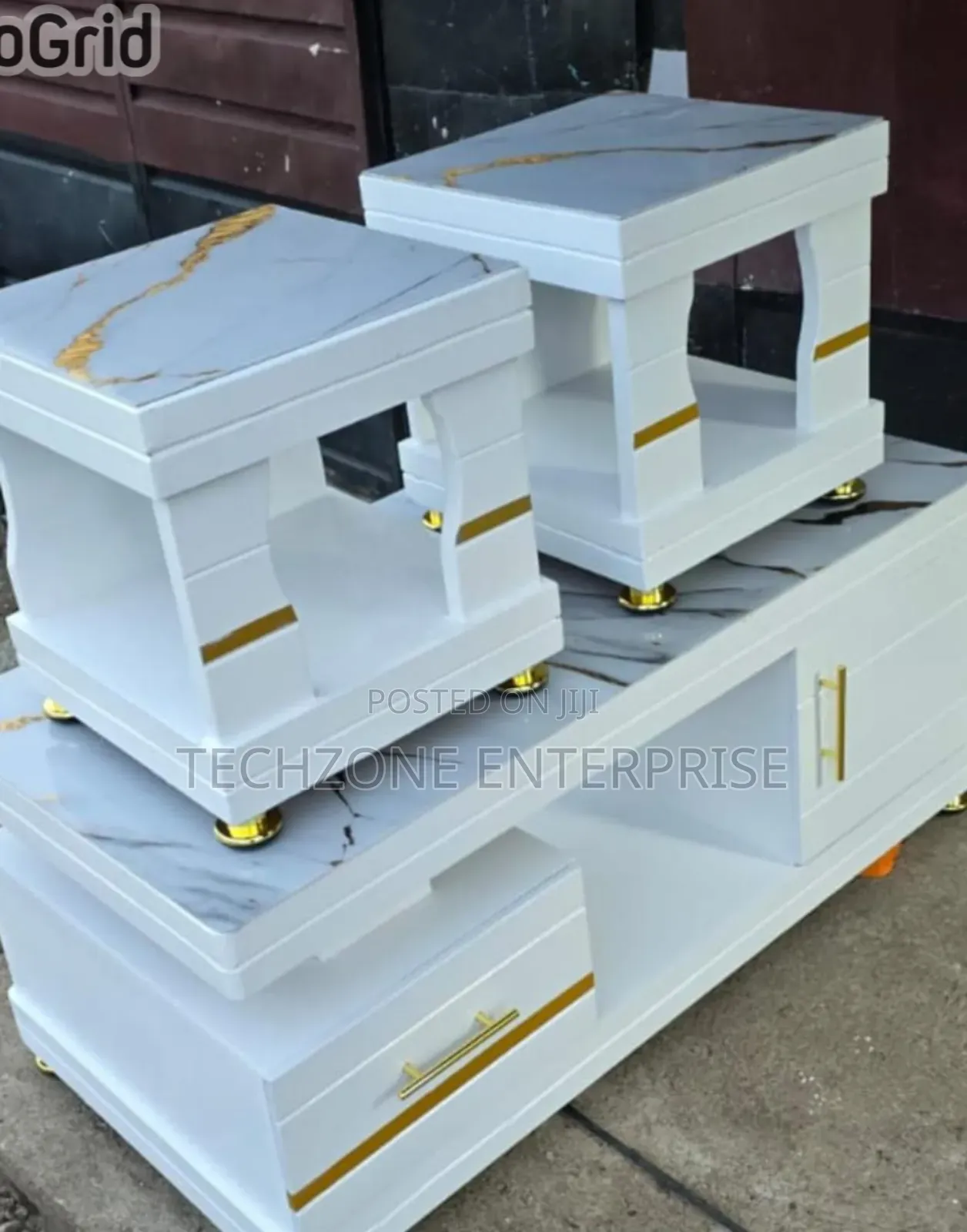 White Coffee Table With Glass/Marble Topping With 2 Stools 