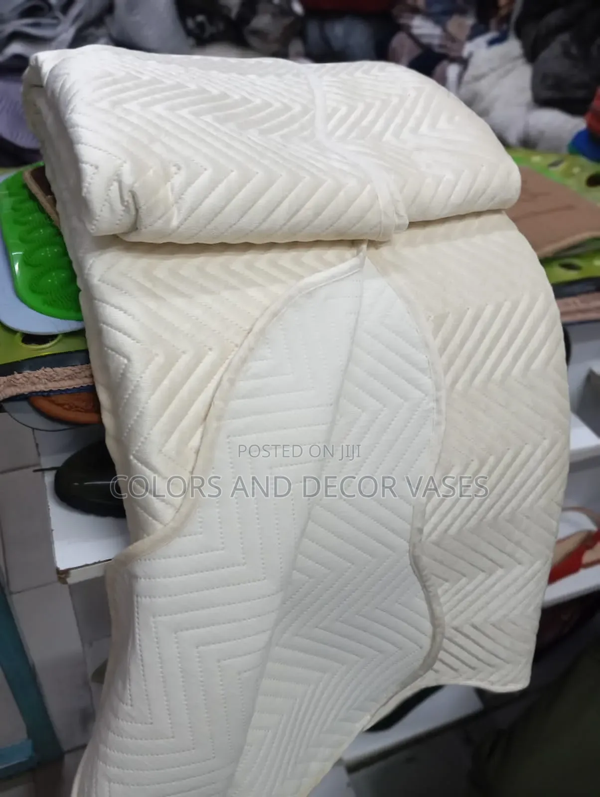 Soft *Velvet* Bedcovers 
With 2 Pillow Cases
Size *7/8*