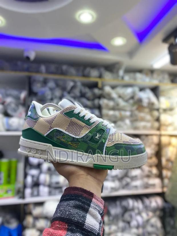 Louis Vuitton Sneaker 
Quality  
 at 3500 - thumbnail 4