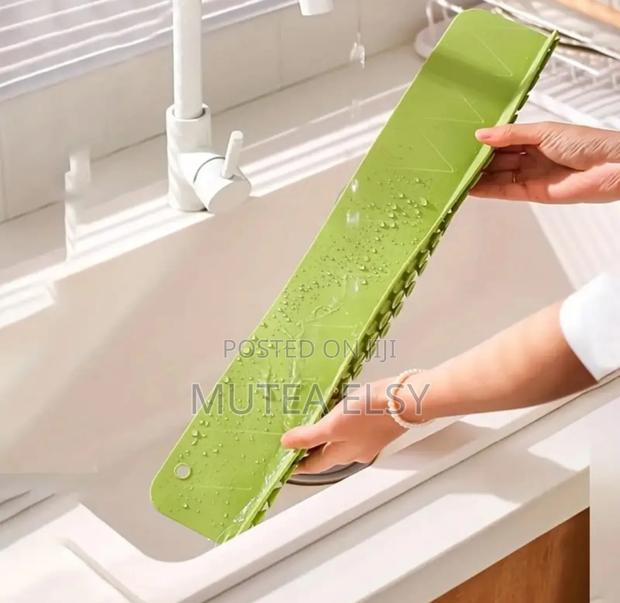Green,Cream Yellow Kitchen Sink Splash Guard With Suction Cup