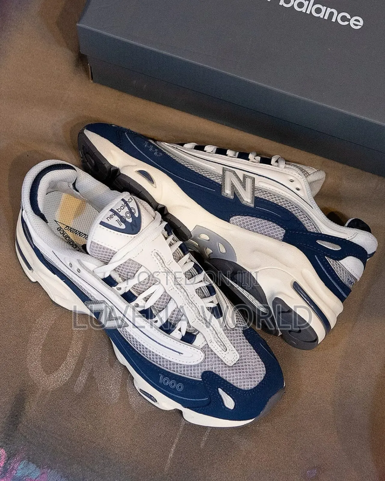 Navy Newbalance 1000